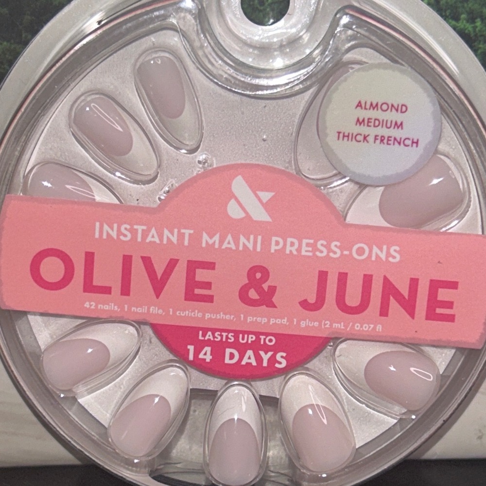 Olive & June Instant Mani Press-On Nails Almond Medium Thick French 42ct New